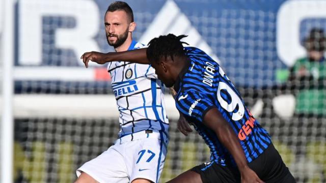 奇异果体育官方-“真蓝黑”德比也是锋线对决 理念碰撞决定争冠走势