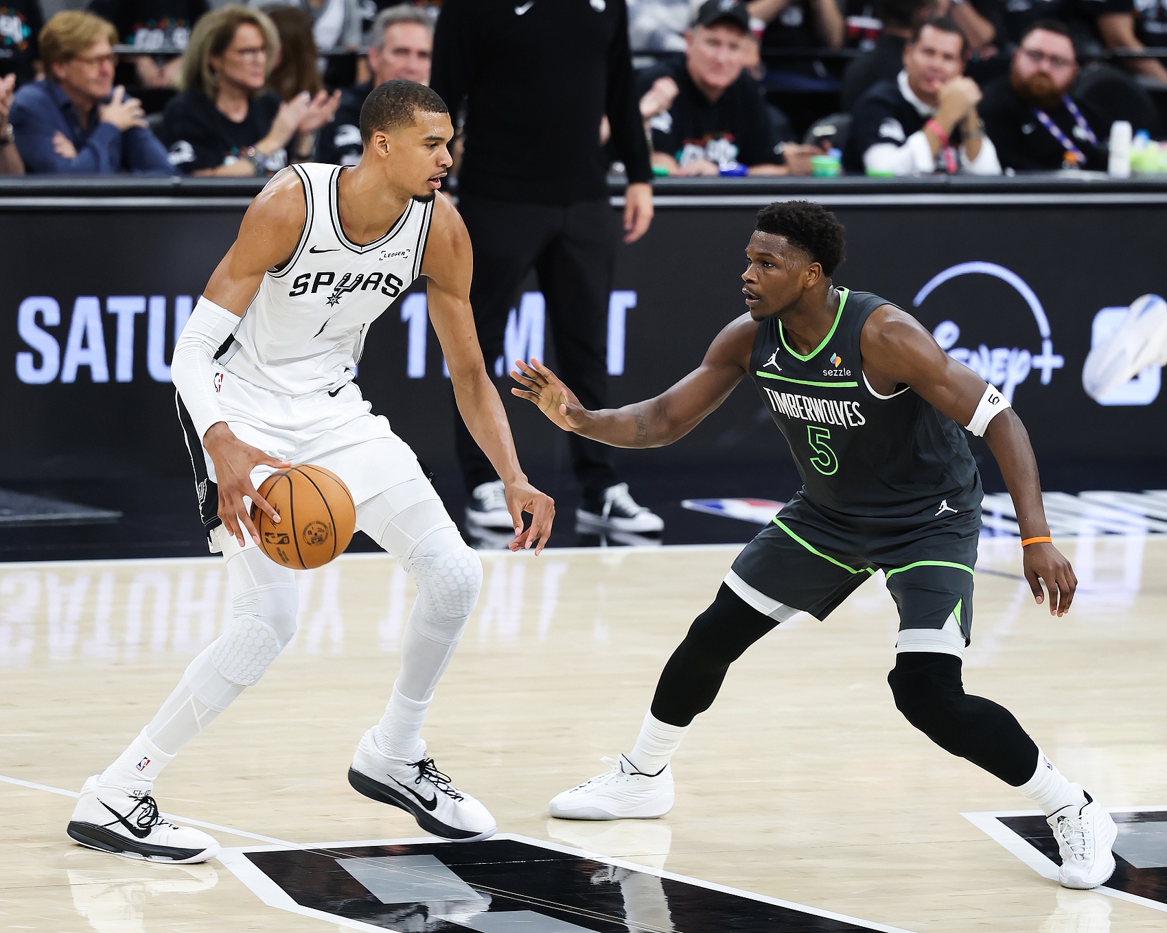 奇异果体育官方-马刺拿赛点？ESPN预测明日G4胜率：马刺63% 森林狼37%